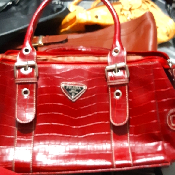Prada purse - Picture 1 of 1